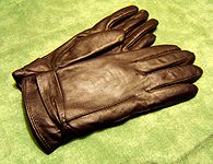 http://upload.wikimedia.org/wikipedia/commons/thumb/a/a9/Handschoenen-nappaleer0859.JPG/195px-Handschoenen-nappaleer0859.JPG